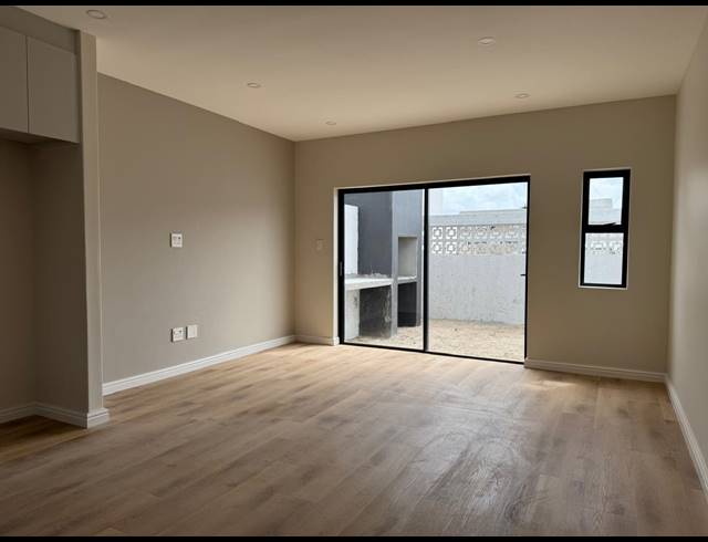 2 BEDROOM TOWNHOUSE FOR SALE IN SANDOWN